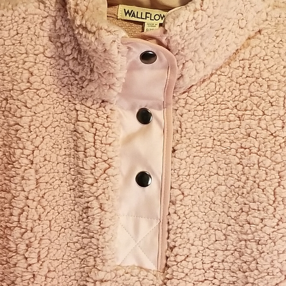 Wallflower Sherpa Cozy Lightweight Pullover Jacket Front Kangaroo Pocket - Picture 5 of 10